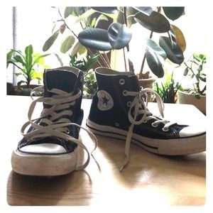 Converse High-Top Chuck Taylor Sz 8